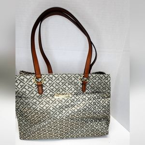 Tommy Hilfiger purse monogram